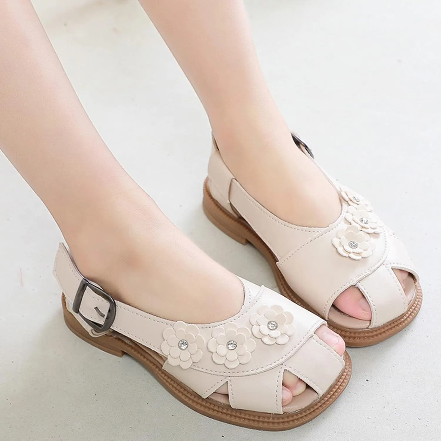 Girls Flower Hollow Beach Shoes 2025 Summer Stylish Kids Lightweight Soft Sole Slip On Buckle Strap Casual Sandals