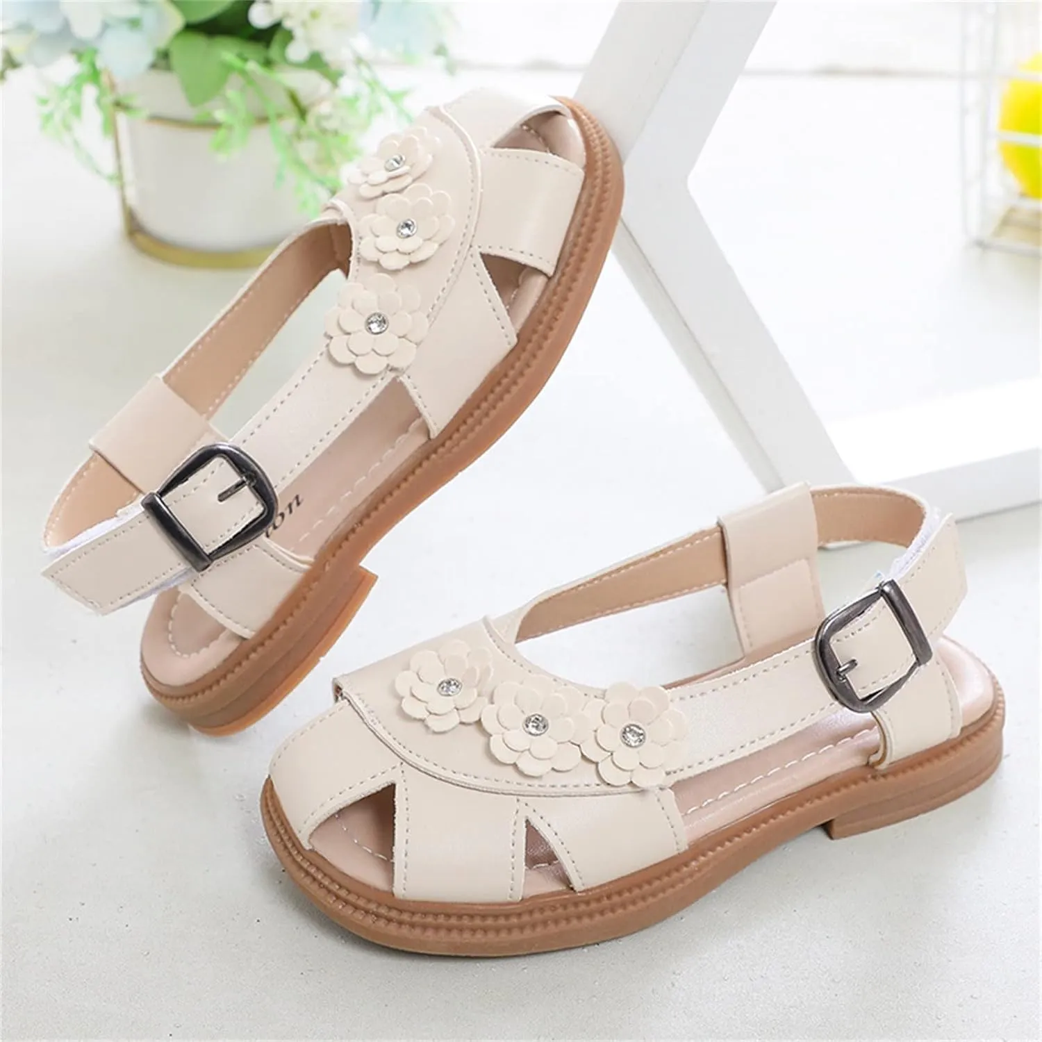 Girls Flower Hollow Beach Shoes 2025 Summer Stylish Kids Lightweight Soft Sole Slip On Buckle Strap Casual Sandals