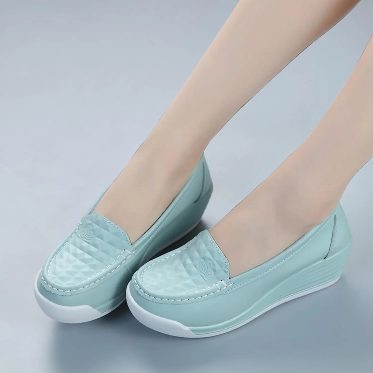 Women's Leather Breathable Wedge Heel Nurse Loafers Comfortable Round Toe Platform Non-Slip Hollow Breathable Slip-On Work Shoes Mother Shoes