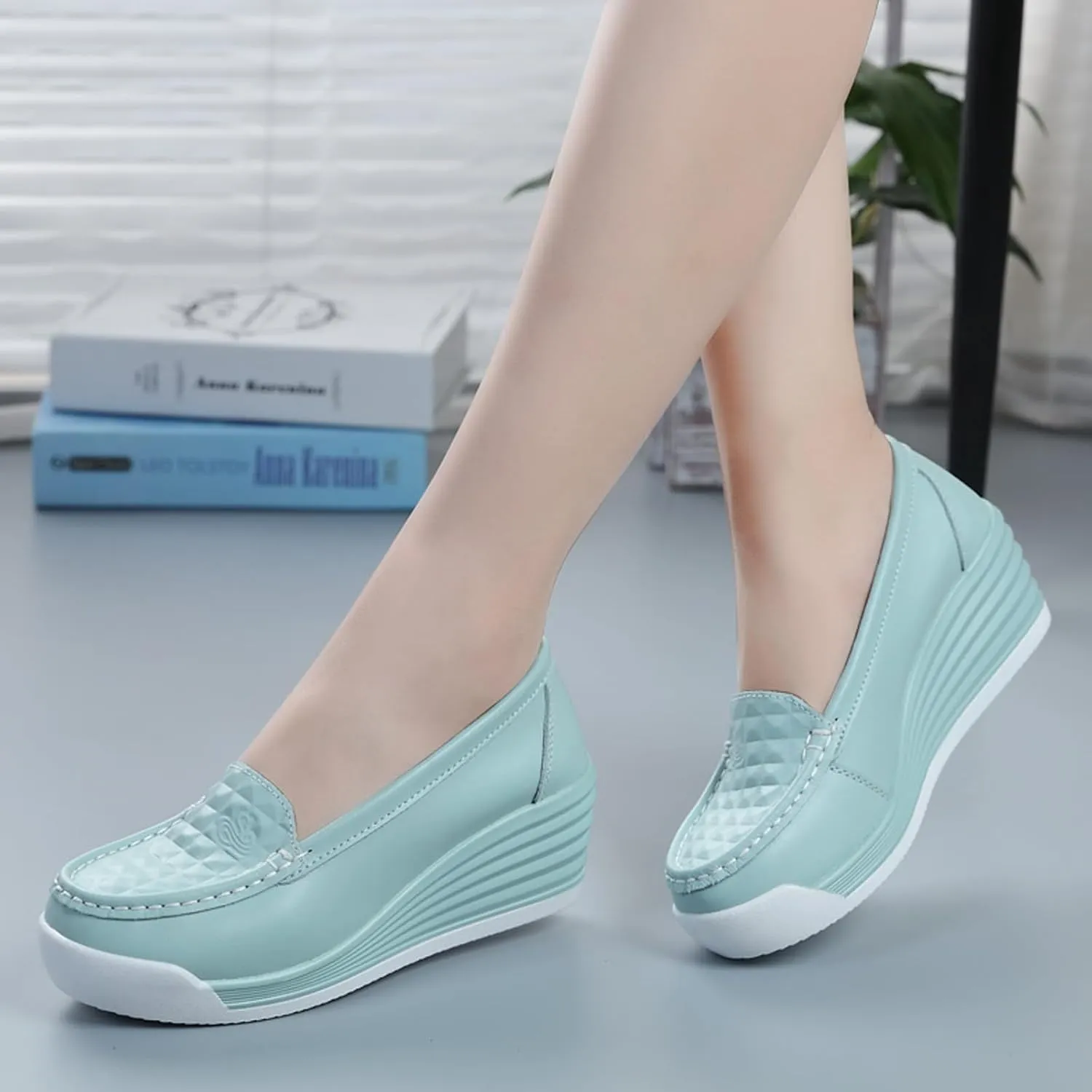 Women's Leather Breathable Wedge Heel Nurse Loafers Comfortable Round Toe Platform Non-Slip Hollow Breathable Slip-On Work Shoes Mother Shoes