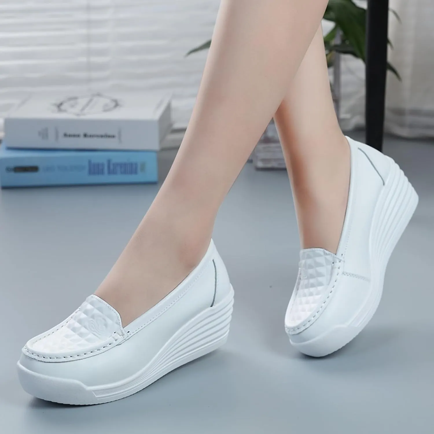 Women's Leather Breathable Wedge Heel Nurse Loafers Comfortable Round Toe Platform Non-Slip Hollow Breathable Slip-On Work Shoes Mother Shoes