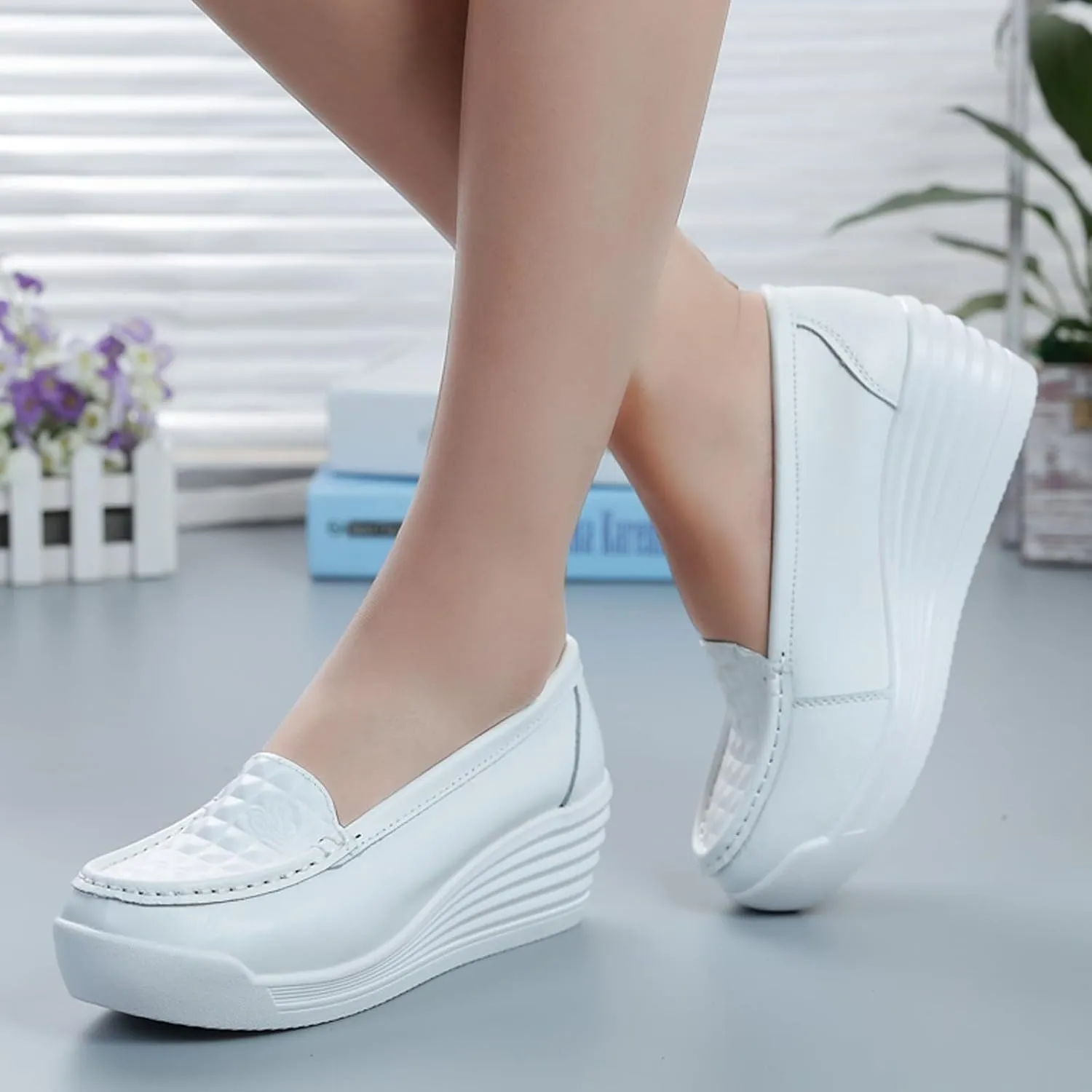 Women's Leather Breathable Wedge Heel Nurse Loafers Comfortable Round Toe Platform Non-Slip Hollow Breathable Slip-On Work Shoes Mother Shoes